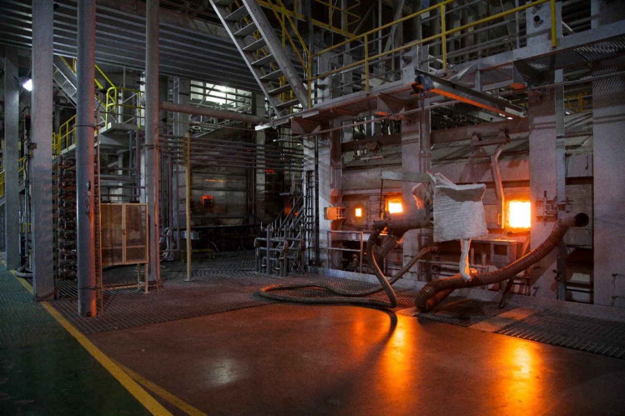 Mediante la reutilización de la pedacería de vidrio