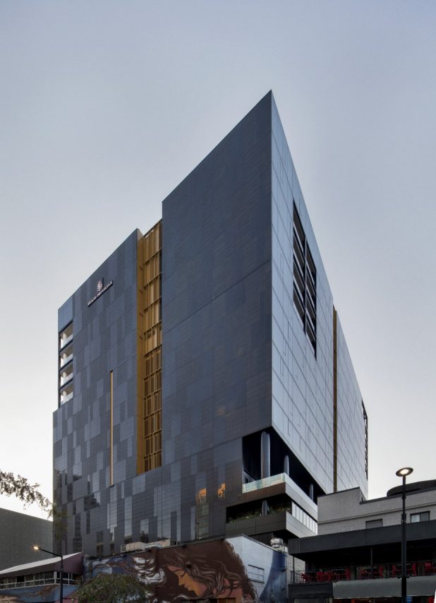 A tint here a tint there